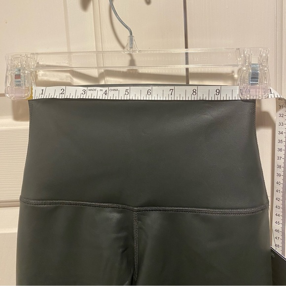 New Leatherette Leggings - 90 Degree by Reflex - XS - Picture 5 of 9